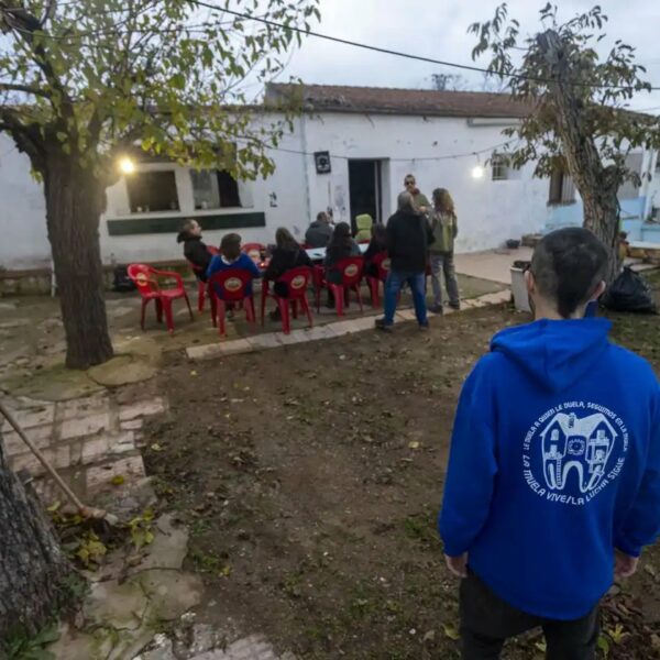 La Muela resiste ante la orden de desalojo y continúa su actividad